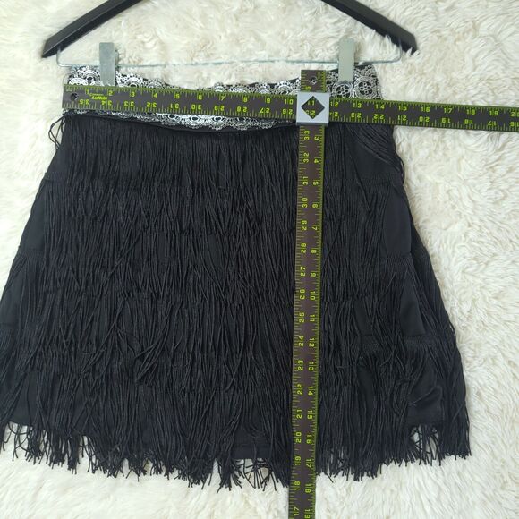 Spirit Halloween 1920s Flapper Skirt Set W/ Necklace & Headband Sz L - Picture 9 of 9